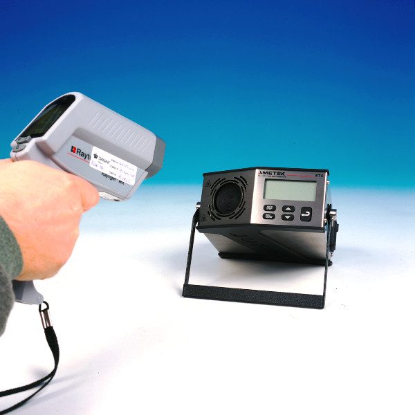 Ametek Jofra ETC400R Infrared Thermometer Calibrator being used with an IR Thermometer