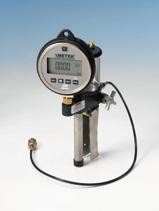 AMETEK Jofra T-620 Hydraulic Hand Pump connected to a crystal pressure gauge